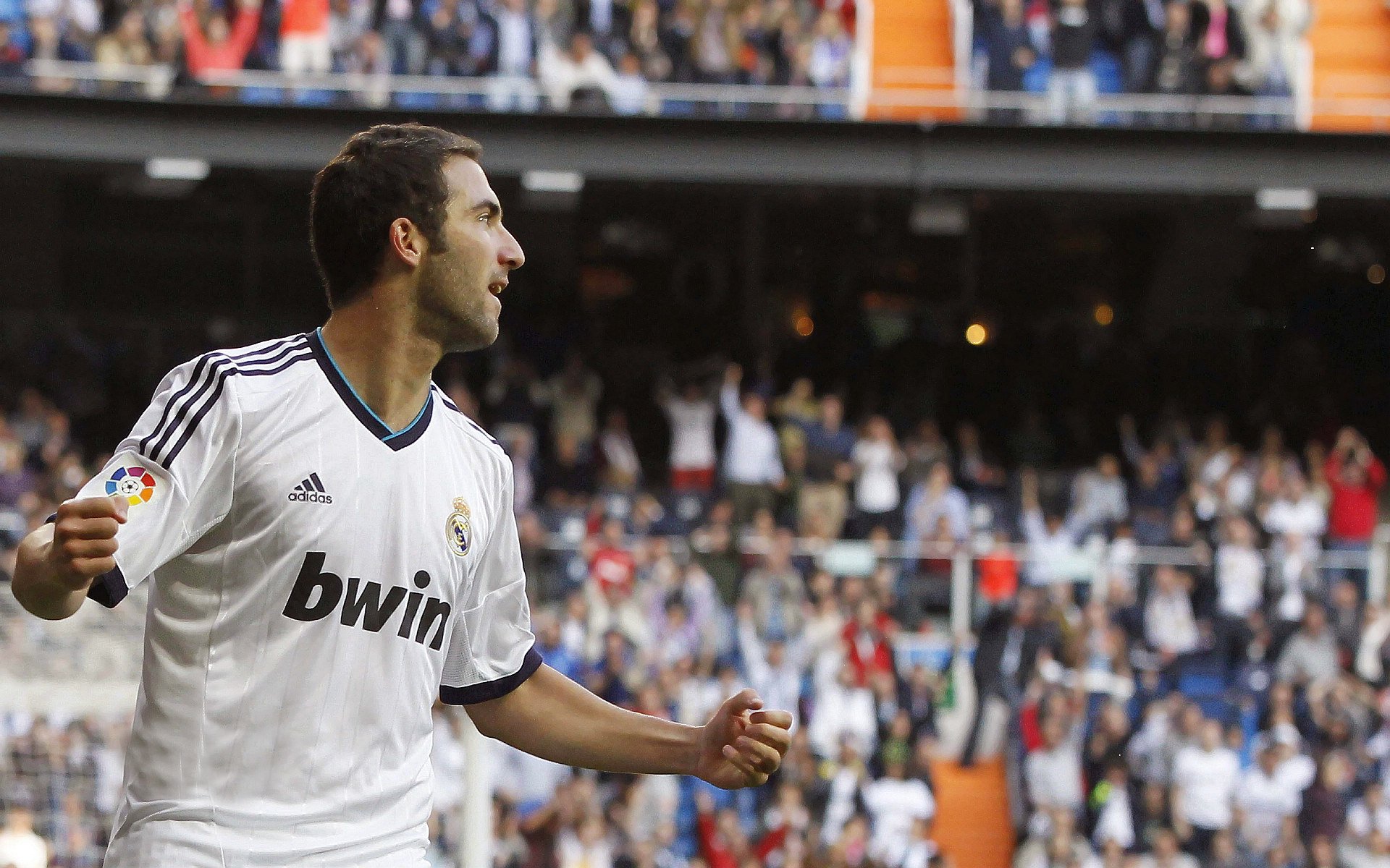 乔治反击一条龙引爆全场球迷,乔治yong